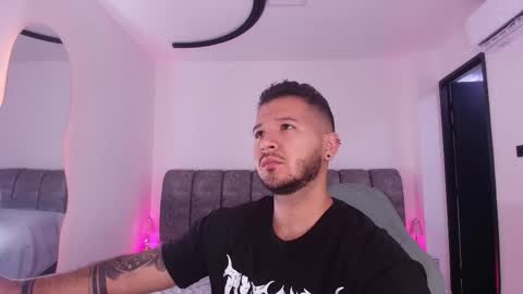 MIKEE online show from February 4, 3:01 am