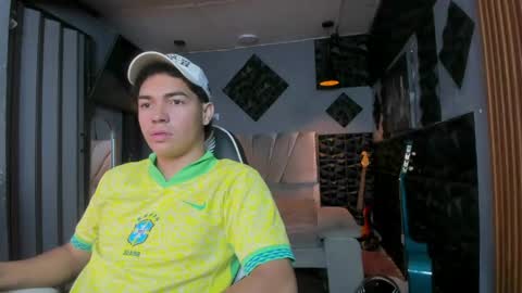 mr_mois online show from April 27, 6:22 am