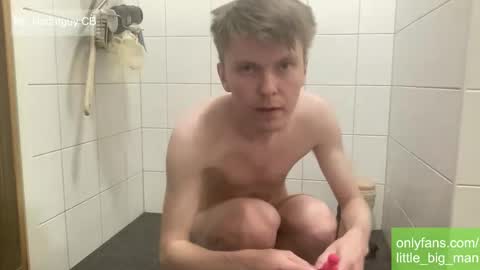 Snapshot of mr_notfatguy chatting on October 26, 11:42 pm notfatguy online show from October 26, 11:42 pm