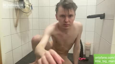 Snapshot of mr_notfatguy chatting on November 12, 12:11 am notfatguy online show from November 12, 12:11 am