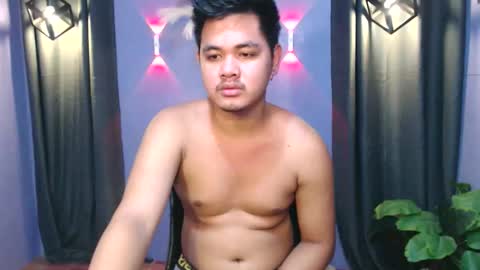 Snapshot of mr_olivercummerx chatting on October 10, 2:21 am mr_olivercummerx online show from October 10, 2:21 am