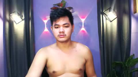 Snapshot of mr_olivercummerx chatting on October 12, 7:51 am mr_olivercummerx online show from October 12, 7:51 am