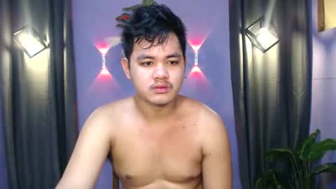 Snapshot of mr_olivercummerx chatting on October 13, 1:27 am mr_olivercummerx online show from October 13, 1:27 am