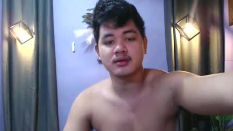 Snapshot of mr_olivercummerx chatting on October 16, 2:12 am mr_olivercummerx online show from October 16, 2:12 am
