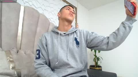 Snapshot of mr_porn_9 chatting on April 4, 4:04 pm Mr Porn online show from April 4, 4:04 pm