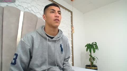 Snapshot of mr_porn_9 chatting on April 5, 4:09 am Mr Porn online show from April 5, 4:09 am