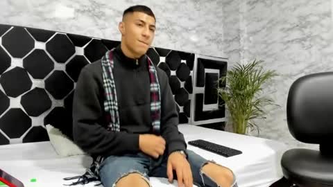 Mr Porn  online show from April 22, 2:14 am
