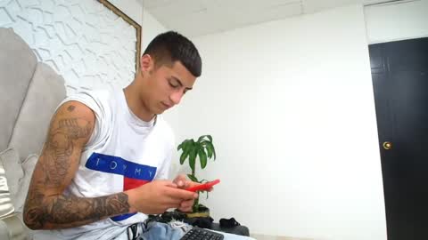 Snapshot of mr_porn_9 chatting on June 6, 12:49 am Mr Porn online show from June 6, 12:49 am