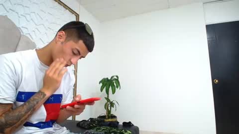 Snapshot of mr_porn_9 chatting on June 15, 8:33 pm Mr Porn online show from June 15, 8:33 pm