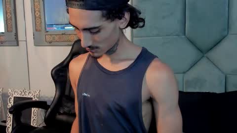 Snapshot of mr_strike chatting on November 6, 3:40 am MR online show from November 6, 3:40 am