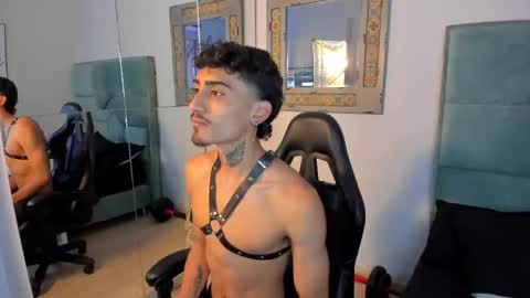 Snapshot of mr_strike chatting on November 11, 3:06 am MR online show from November 11, 3:06 am