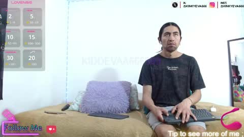 Snapshot of mrandmrs666999 chatting on May 22, 4:23 pm Mrandmrs666999 online show from May 22, 4:23 pm