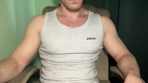 Snapshot of mrbiceps_23 chatting on December 17, 8:34 am Mrbiceps23 online show from December 17, 8:34 am