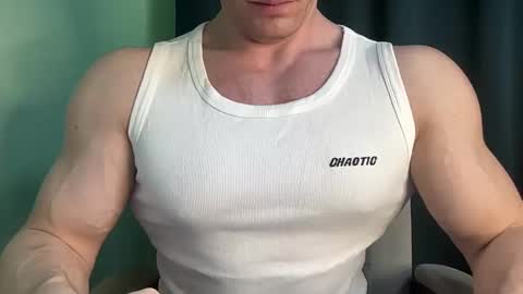 Snapshot of mrbiceps_23 chatting on December 27, 5:05 pm Mrbiceps23 online show from December 27, 5:05 pm