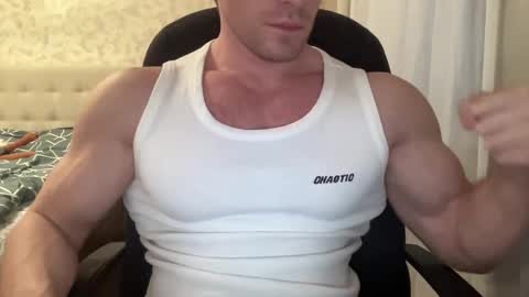 Snapshot of mrbiceps_23 chatting on January 4, 12:16 pm Mrbiceps23 online show from January 4, 12:16 pm