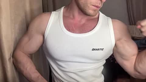 Snapshot of mrbiceps_23 chatting on January 4, 6:51 pm Mrbiceps23 online show from January 4, 6:51 pm