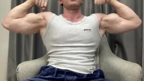 Snapshot of mrbiceps_23 chatting on January 14, 8:48 pm Mrbiceps23 online show from January 14, 8:48 pm