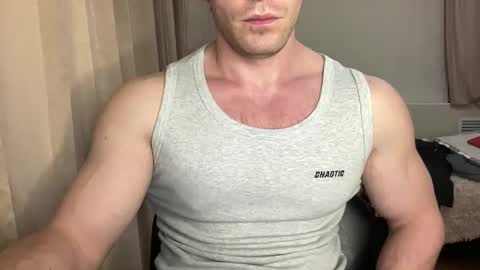 Snapshot of mrbiceps_23 chatting on January 18, 5:04 pm Mrbiceps23 online show from January 18, 5:04 pm