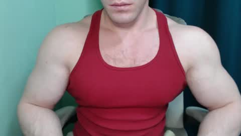 Snapshot of mrbiceps_23 chatting on February 28, 10:39 pm Mrbiceps23 online show from February 28, 10:39 pm