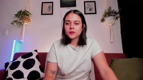 Snapshot of mrbuu_ chatting on October 21, 3:40 am Laura online show from October 21, 3:40 am