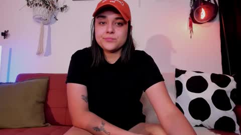 Laura online show from January 17, 1:10 am