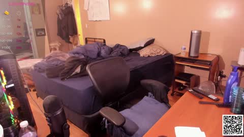 Snapshot of mrchuckdailyxxx chatting on December 6, 8:15 am Chuck Daily online show from December 6, 8:15 am