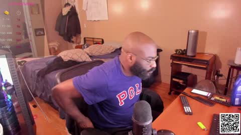 Snapshot of mrchuckdailyxxx chatting on December 7, 6:32 am Chuck Daily online show from December 7, 6:32 am