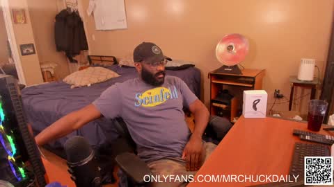 Snapshot of mrchuckdailyxxx chatting on December 15, 1:32 pm Chuck Daily online show from December 15, 1:32 pm