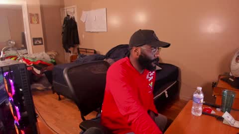 Snapshot of mrchuckdailyxxx chatting on December 17, 11:17 am Chuck Daily online show from December 17, 11:17 am