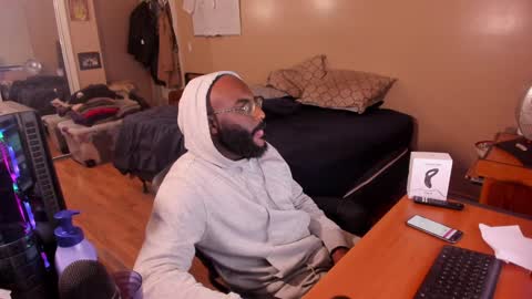 Snapshot of mrchuckdailyxxx chatting on December 21, 5:25 am Chuck Daily online show from December 21, 5:25 am