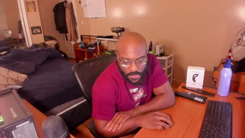 Snapshot of mrchuckdailyxxx chatting on January 6, 6:03 am Chuck Daily online show from January 6, 6:03 am