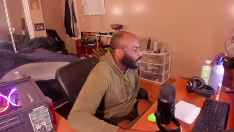 Snapshot of mrchuckdailyxxx chatting on January 21, 7:26 am Chuck Daily online show from January 21, 7:26 am