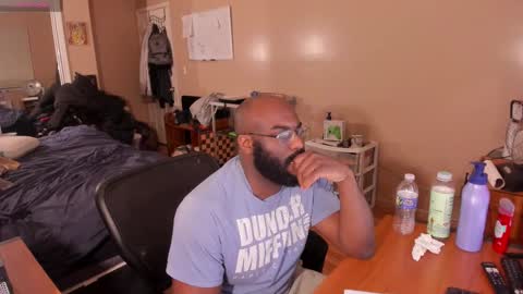 Snapshot of mrchuckdailyxxx chatting on February 10, 1:24 am Chuck Daily online show from February 10, 1:24 am