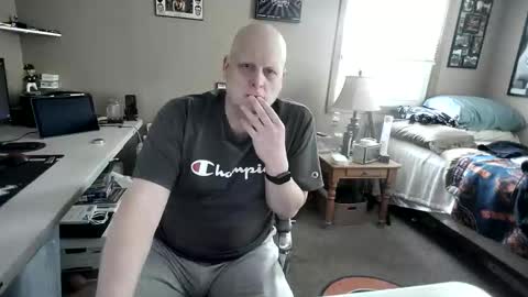 Snapshot of mrclean_55 chatting on December 17, 5:08 pm MrClean55 online show from December 17, 5:08 pm