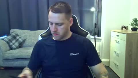 Snapshot of mrengland86566 chatting on February 19, 3:30 pm mrengland86566 online show from February 19, 3:30 pm