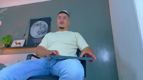 Mr Fox online show from November 8, 7:34 pm