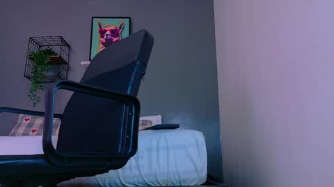 Snapshot of mrfox__ chatting on May 7, 7:52 pm Mr Fox online show from May 7, 7:52 pm