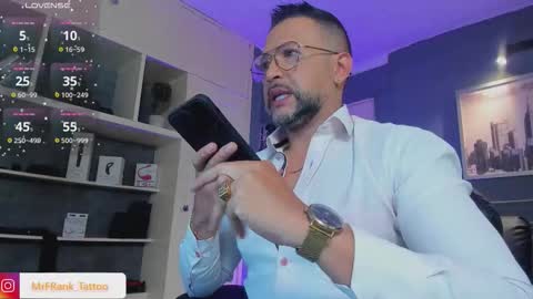 Snapshot of mrfrank_tattoo chatting on October 28, 11:58 am MrFrank. online show from October 28, 11:58 am