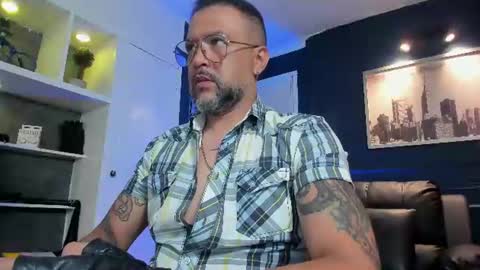 Snapshot of mrfrank_tattoo chatting on June 14, 11:01 am MrFrank. online show from June 14, 11:01 am