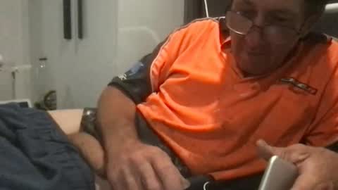 Snapshot of mrgray11xxx chatting on November 10, 12:15 pm mrgray11xxx aussie online show from November 10, 12:15 pm