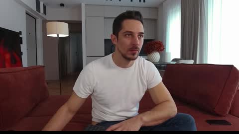 Snapshot of mrgreeneyes01 chatting on November 18, 9:03 am juan luis online show from November 18, 9:03 am