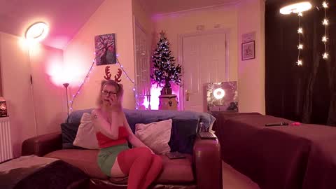 Snapshot of mrjandmrsj2014 chatting on December 3, 4:28 pm Mr Mrs J online show from December 3, 4:28 pm