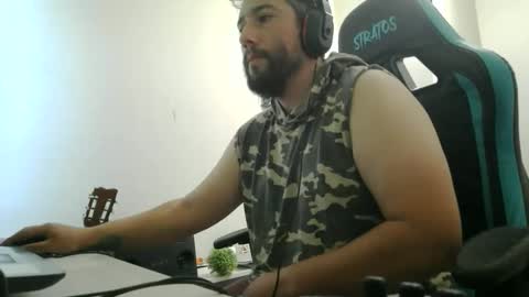 Snapshot of mrlilnice chatting on February 7, 10:30 am mrlilnice online show from February 7, 10:30 am