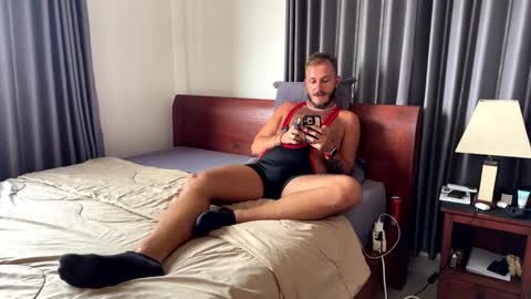 Snapshot of mrmaxiy chatting on December 1, 8:08 am Max online show from December 1, 8:08 am