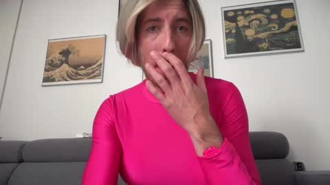 TaleOfLaura online show from October 19, 6:47 am