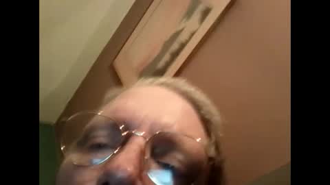 Mrnmrsfucks4u2 online show from February 24, 9:52 pm