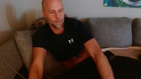 Snapshot of mrpornstar33 chatting on April 2, 9:07 am Twinsoulsex online show from April 2, 9:07 am