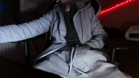 Snapshot of mrrogu3 chatting on January 9, 2:36 am MrRogue online show from January 9, 2:36 am