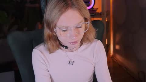 Snapshot of mrs_mills chatting on November 12, 6:47 am Barbie online show from November 12, 6:47 am