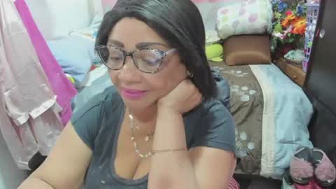 mrs_mommy online show from June 13, 6:39 pm